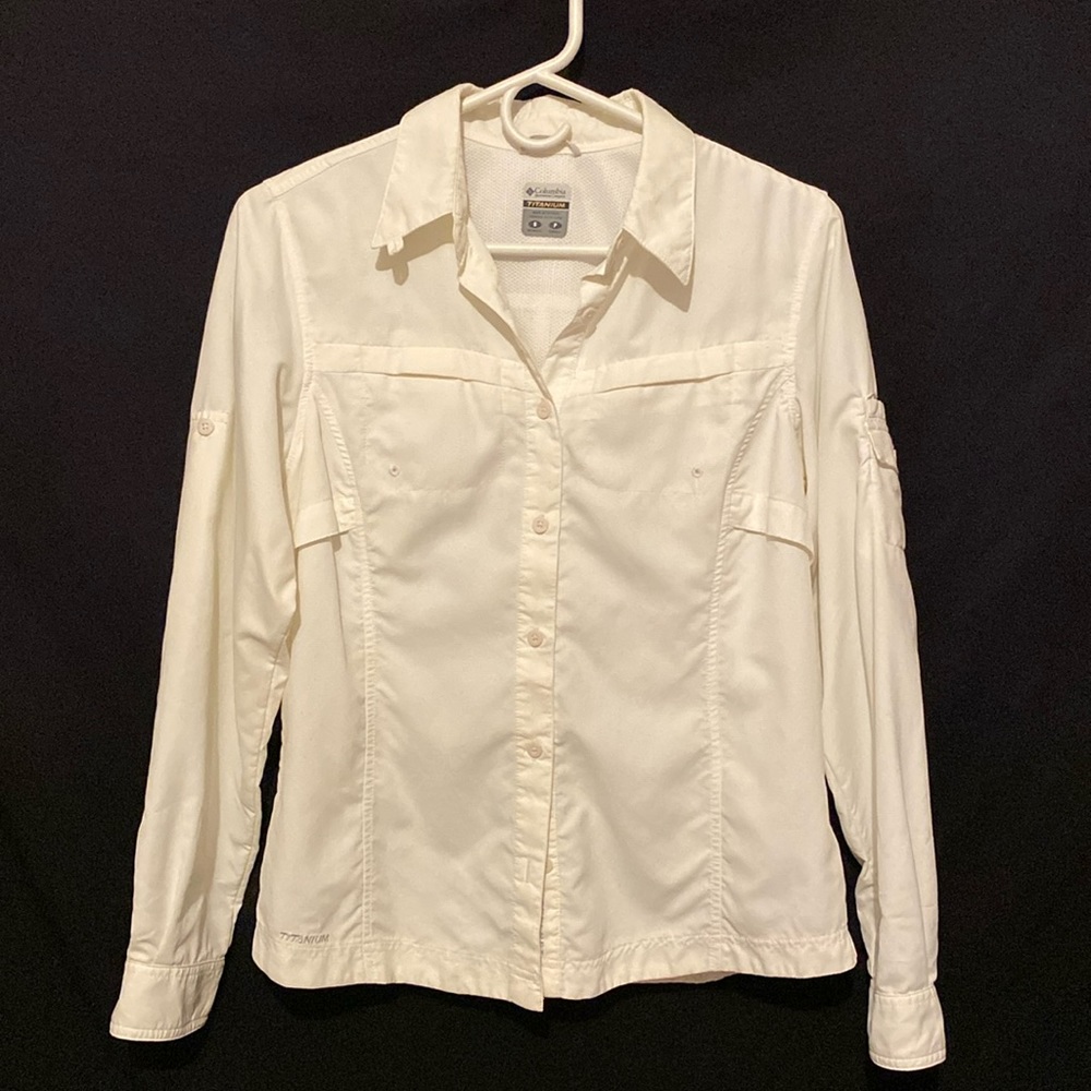 Woman’s Columbia Titanium Omni Dry Shirt. VGUC Sz. S. Button Up For 3/4 Sleeve